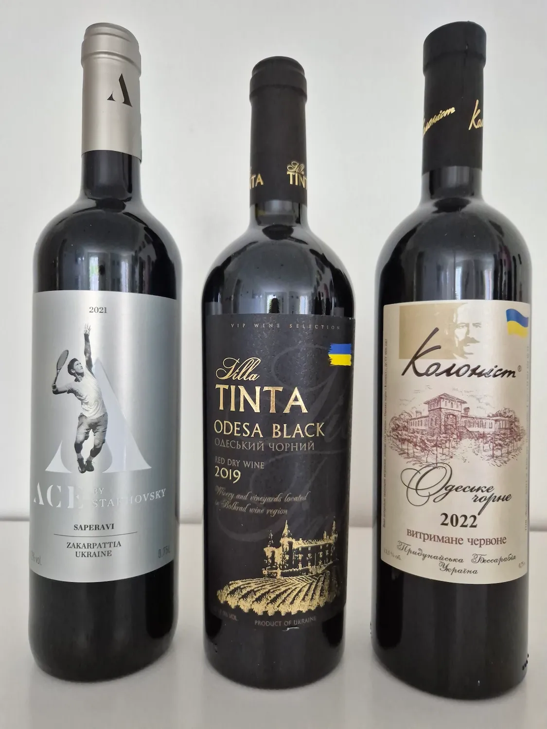 Three bottles of Ukrainian red wine featured at the tasting
from Stakhovsky Wines, Villa TINTA and Kolonist. 🤩
